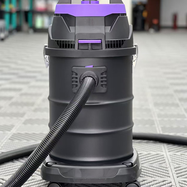 Wet and dry vacuum cleaner 1600w