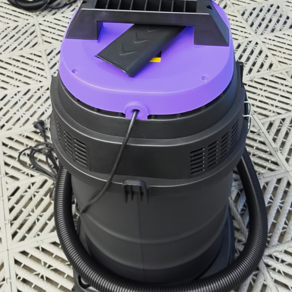 Wet and dry vacuum cleaner 1600w