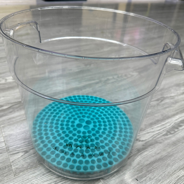 Transparent sand bucket